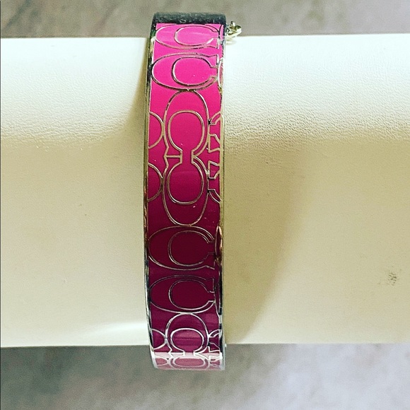 NEW
Coach Signature Fuchsia Hinge Bangle
Bracelet - Picture 3 of 8